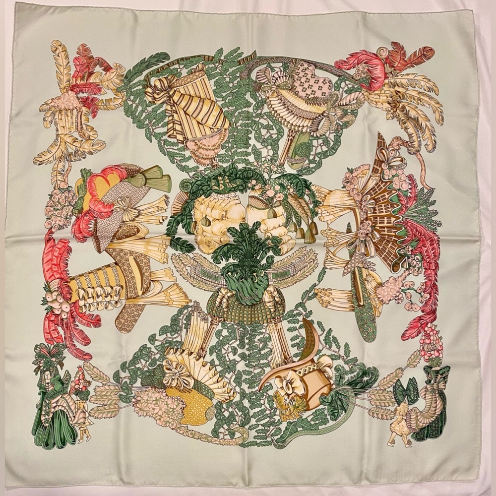HERMES Silk Scarf
Carre Chapeau
Vintage